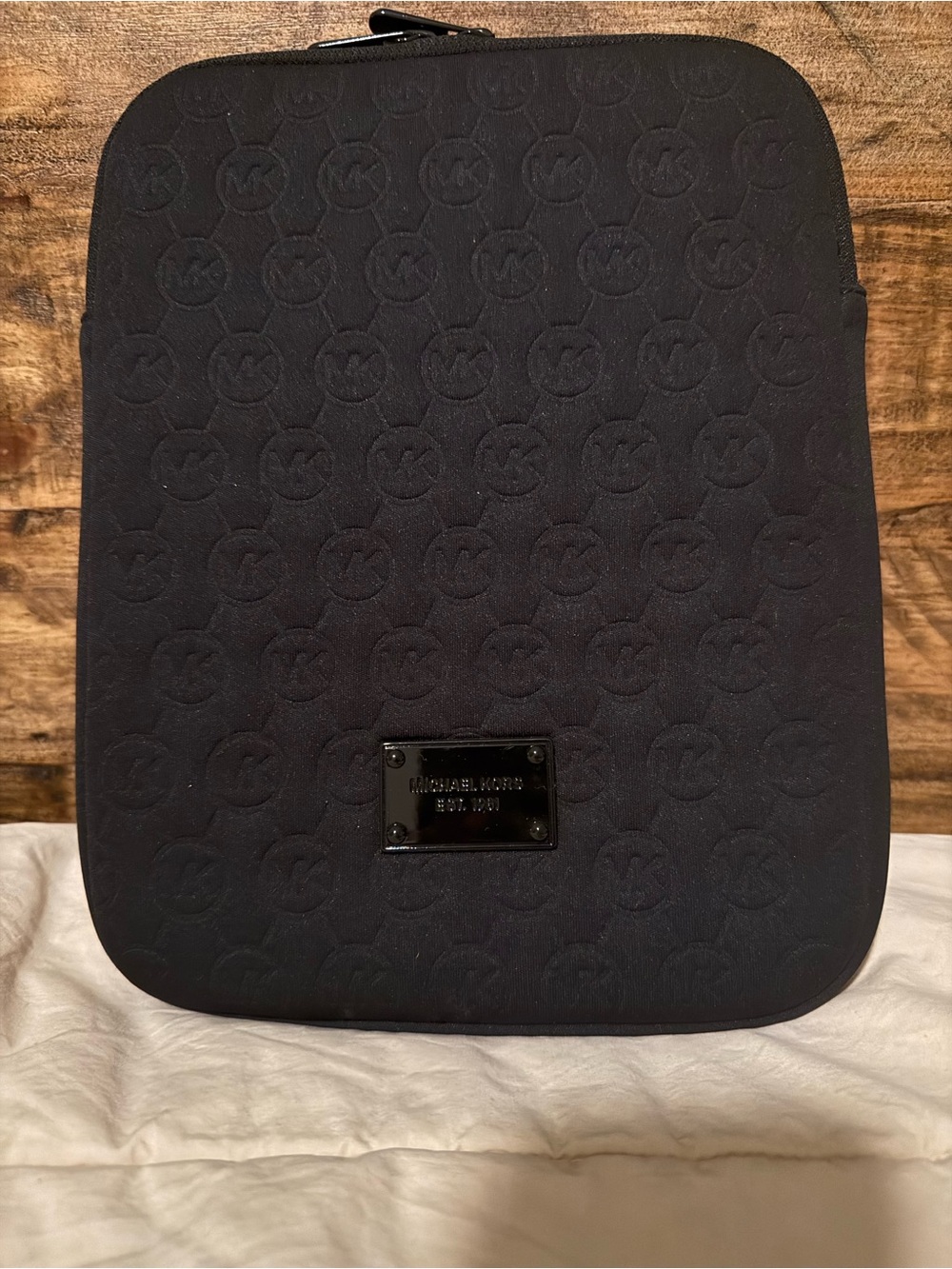 Michael Kors Black Logo-Patterned Tablet holder:pouch - Picture 2 of 6